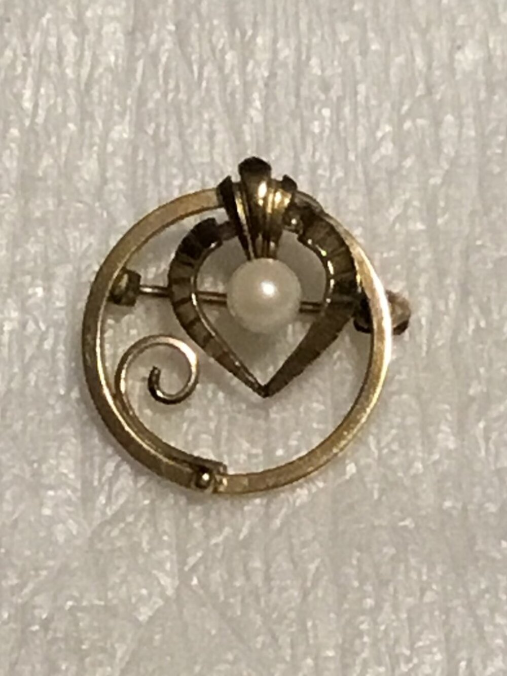 Vintage & very lovely 14K gold filled pearl brooch by Wells